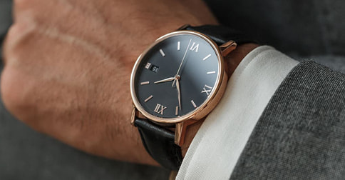 Mẫu đồng hồ phù hợp với nhiều độ tuổi shop nên chọn để kinh doanh